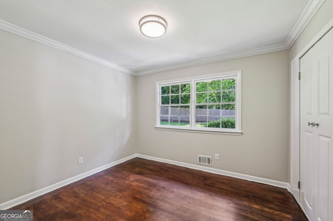 Building Photo - 2762 Dresden Dr NE