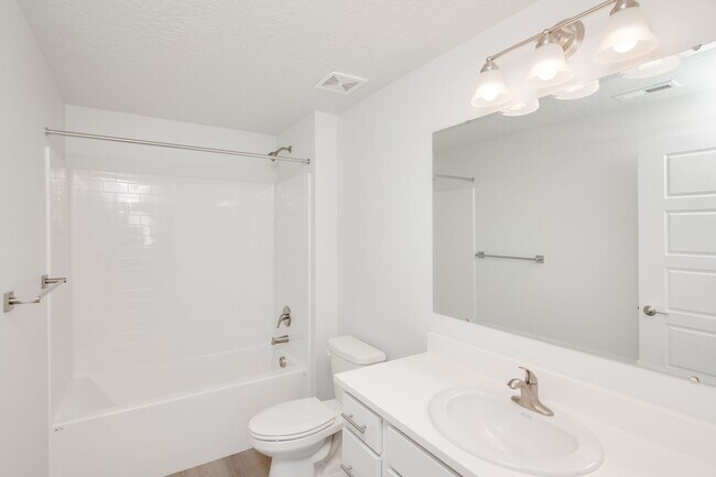 Building Photo - Experience Caldwell Living: Beautiful BRAND NEW 3 Bedroom Apartments!