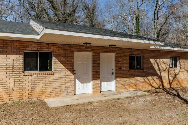 Building Photo - Fully Updated 2-Bedroom Home with Spacious Backyard & Prime East Athens Location!