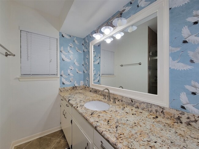 Building Photo - 2115 Forest Oaks Dr