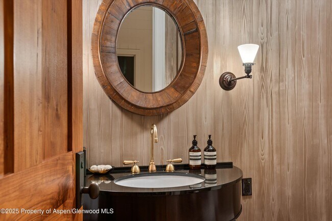 Building Photo - 304 S Garmisch St