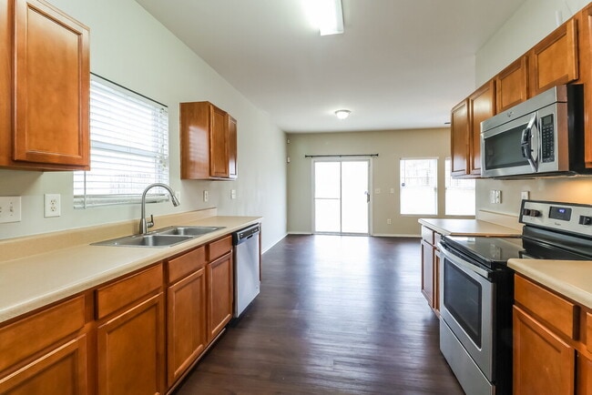 Building Photo - 9606 Hollyburgh Ter