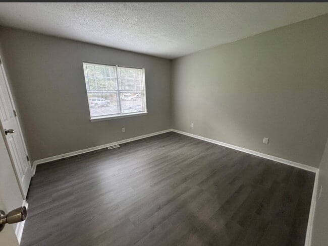 Building Photo - 802 British Wood Dr SW