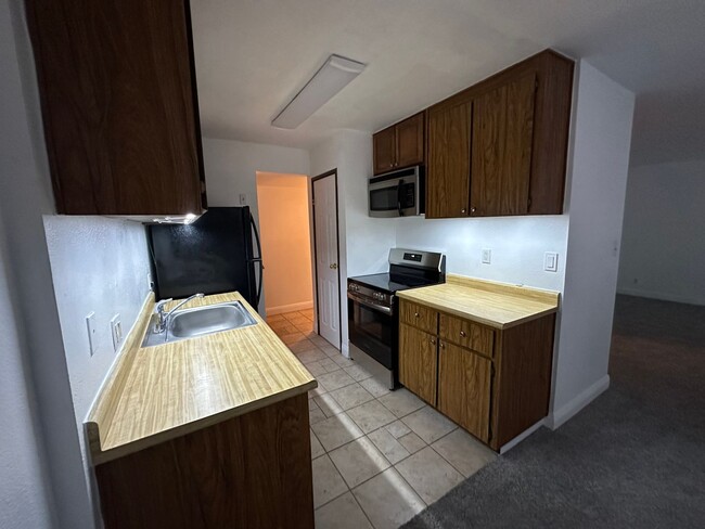 Building Photo - 2 Bed, 1 Bath Apartment in Reno