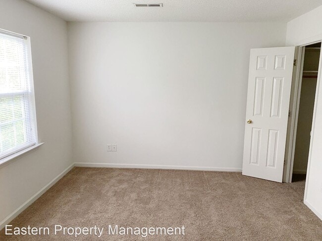 Building Photo - 2600 Cypress View Dr