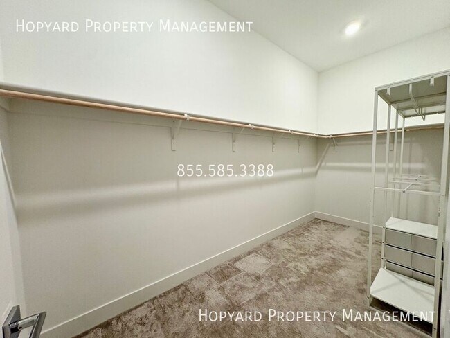 Building Photo - 302 Tea Tree Terrace