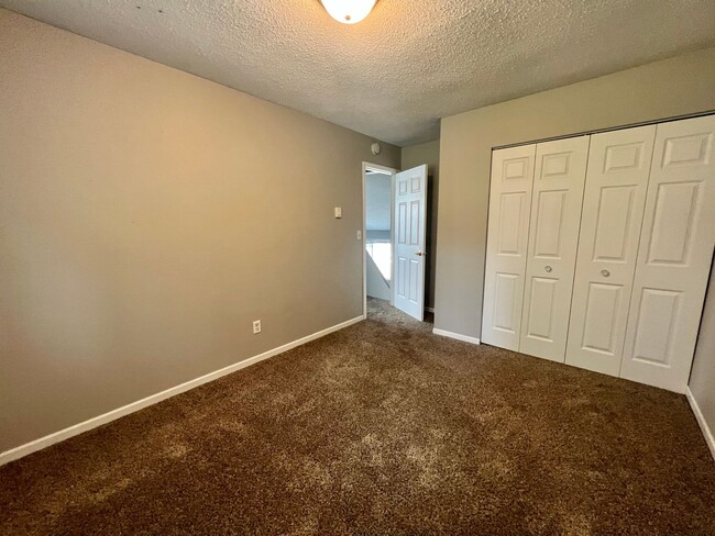 Building Photo - 4 Bedroom Twinhome in West Fargo!!