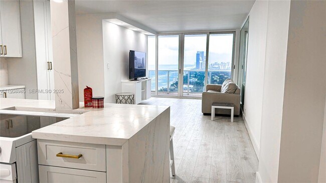 Building Photo - 3140 S Ocean Dr