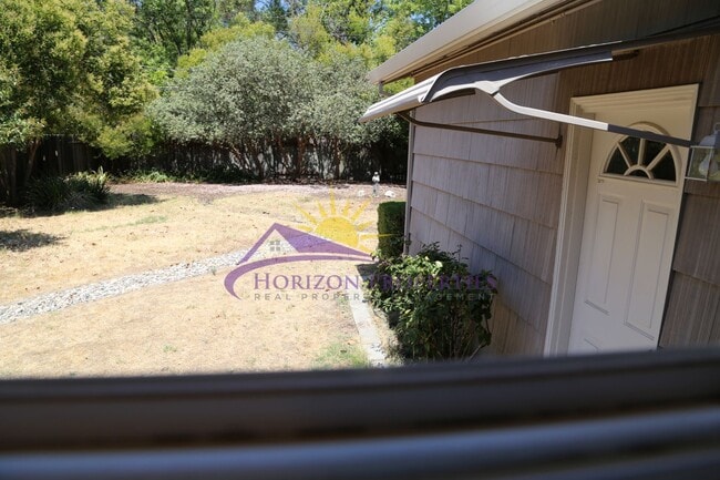 Building Photo - Unique 3 Bed 2 Bath + 2 bonus rooms 1,639 ...
