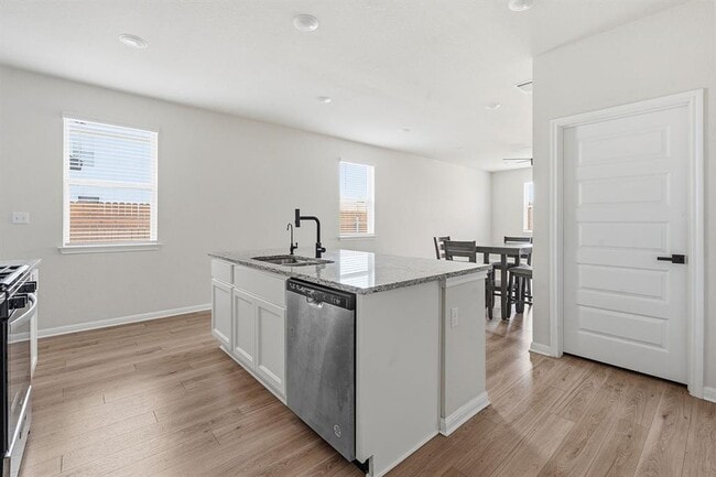 Building Photo - 323 Tolo Dr