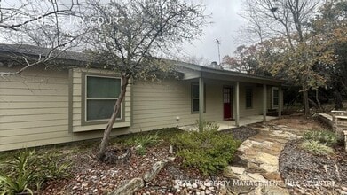 Building Photo - 101 Blue Jay Ct