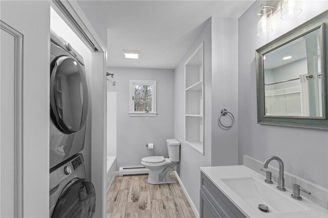 Building Photo - 141 Congdon Rd