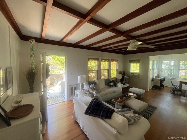 Building Photo - 22 Crescent Ave