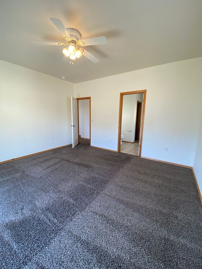 Building Photo - April Rent FREE - Triple Car Garage