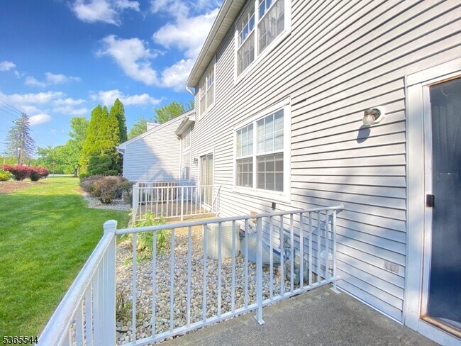 Building Photo - 1203 Magnolia Ct