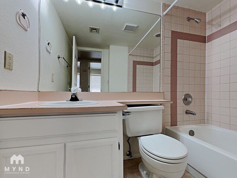 Building Photo - 10487 N Fairway Vista Ln