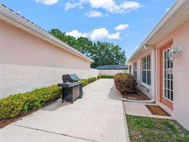 Building Photo - 901 San Benito Ln