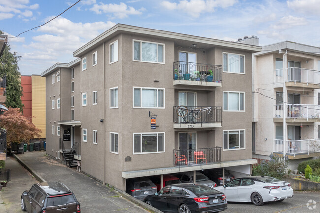 2213 NW 59th St Seattle, WA 98107 - Karina Apartments