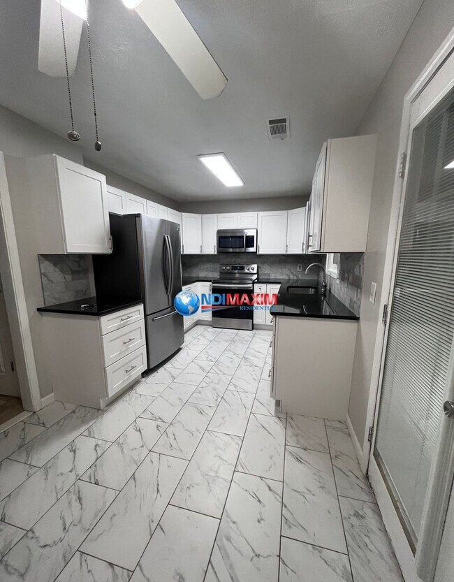 Building Photo - COMING SOON! Renovated home in central Lawrenceville