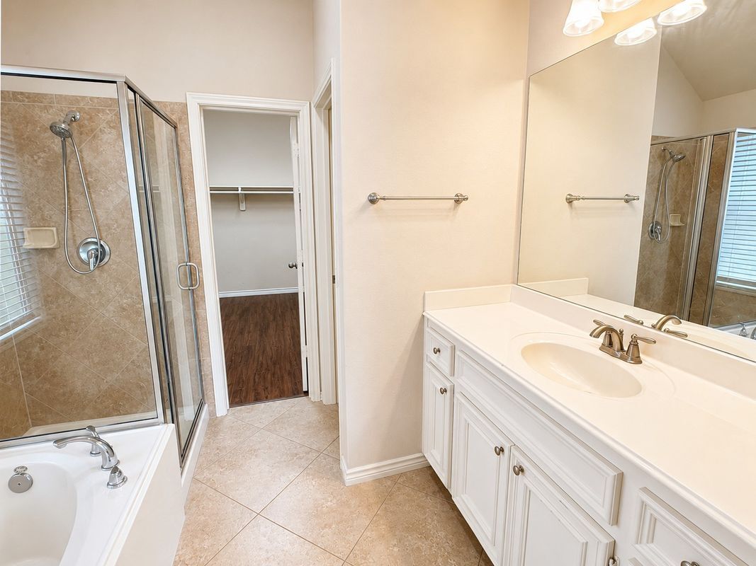 Building Photo - 12018 Grace Hall Dr