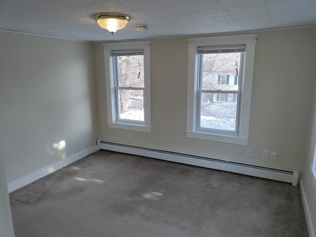 Building Photo - 143 Chestnut St