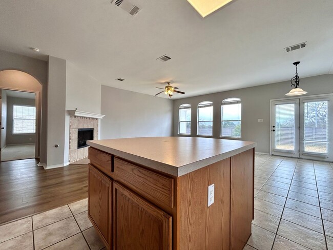 Building Photo - Move-In Ready 3/BR 2/BA Home Featuring Fireplace, Garage & Private Yard