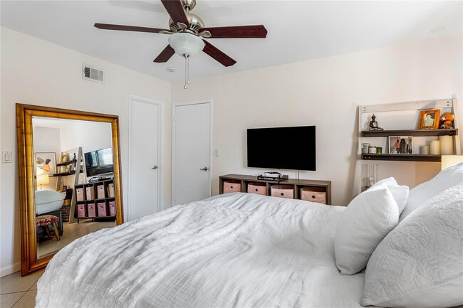 Building Photo - 3111 Oakland Shores Dr