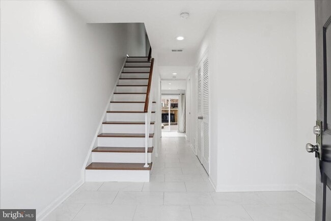 Building Photo - 5118 Woodmire Ln