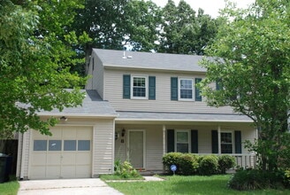 Building Photo - 3 Bedroom, 2.5 bath house in Newport News-Bernard Village