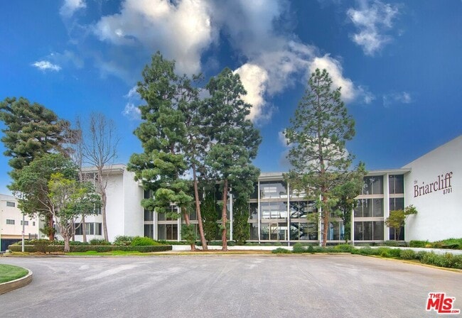 Building Photo - 8701 Delgany Ave