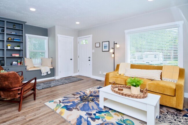 Building Photo - 1480 S Roberta St