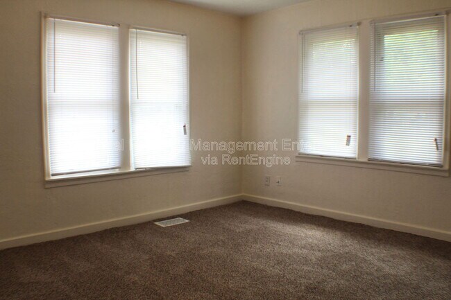 Building Photo - 1129 SW 35th St