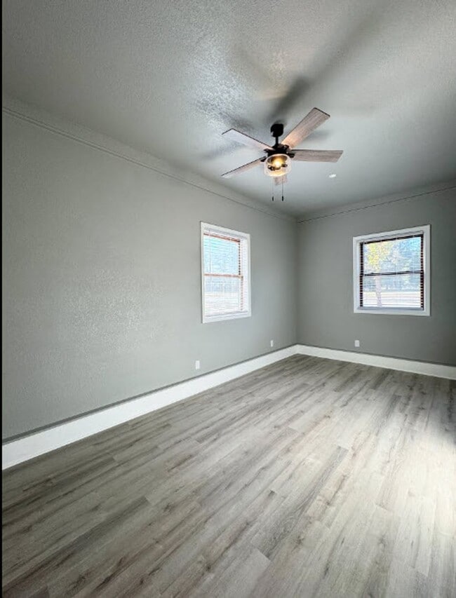 Building Photo - Move In Ready!! NEWLY RENOVATED 3 BED 2 BA...