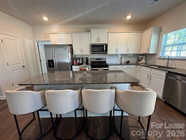 Building Photo - 1924 Vanderlyn St