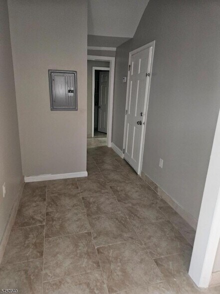 Building Photo - 37 Mapes Ave