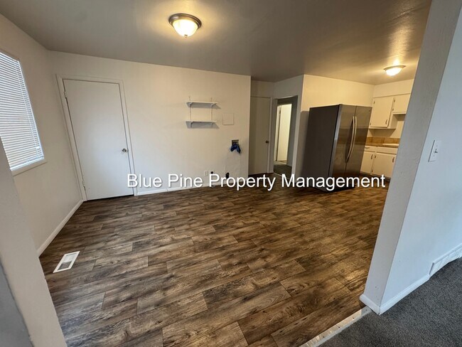 Building Photo - 301 E 18th St