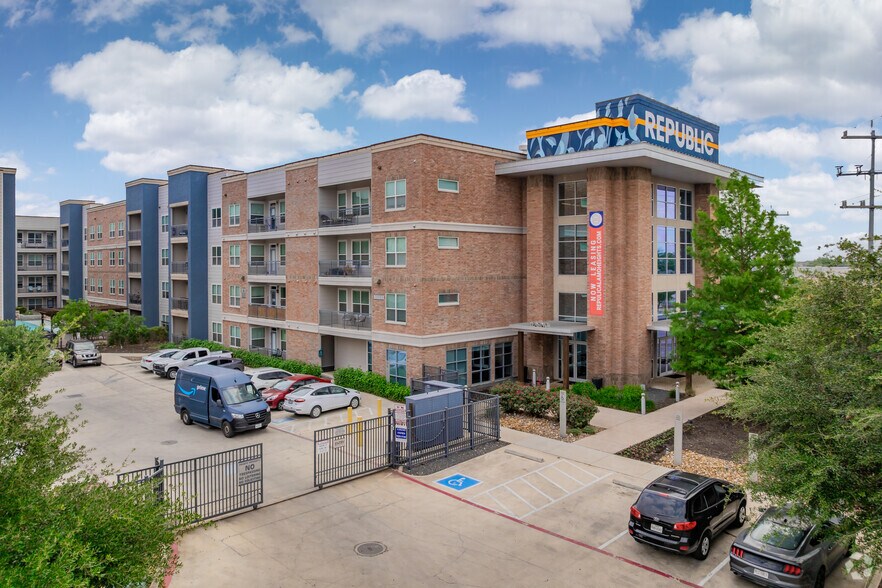 Primary - Republic at Alamo Heights