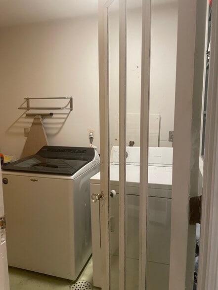 Building Photo - 85 Crescent Rd