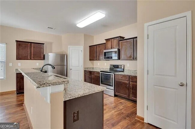 Building Photo - 54 Autumn Canyon Path SE