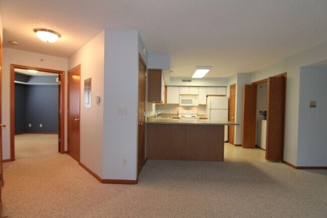 Building Photo - 2 Bedroom 1 Bath Condo in North Liberty!