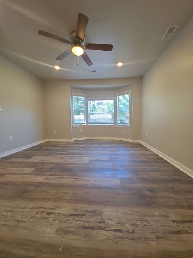 Building Photo - 2706 Pinetree Ln NW