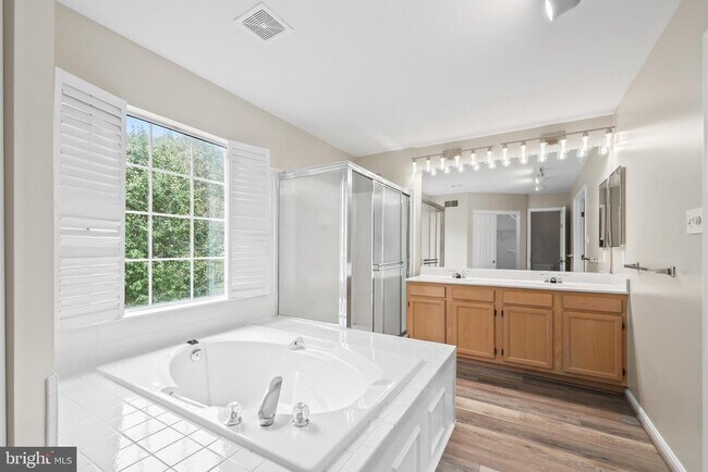 Building Photo - 18865 Crossroads Ct