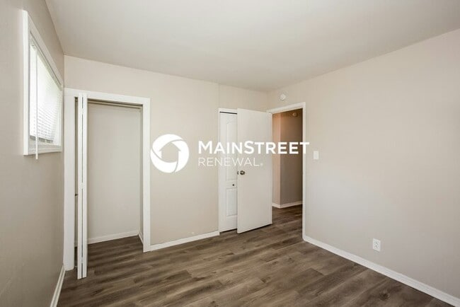 Building Photo - 3 Bedroom Pet-Friendly Home in Indianapolis, IN with Main Street Renewal