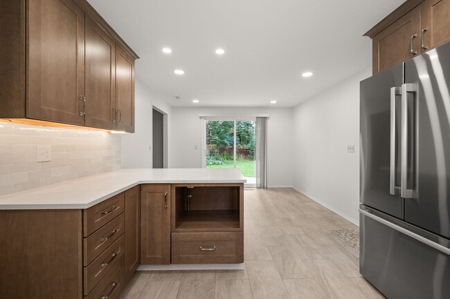 Building Photo - Available Now!! 5 Bedroom, 3 Bathroom Ranc...