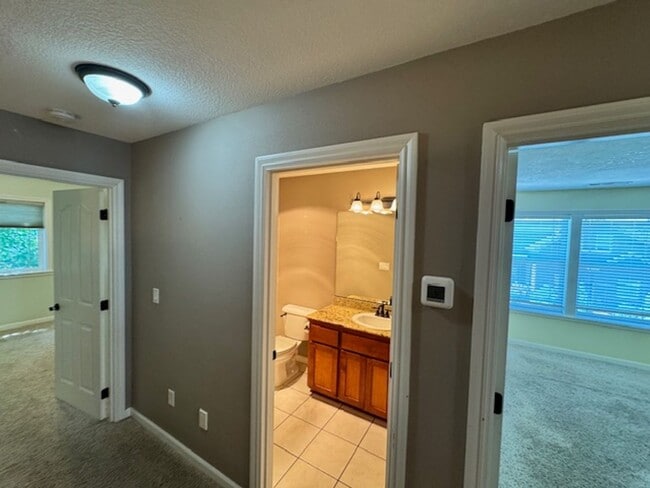 Building Photo - NEW TO MARKET/ LARGE 2 STORY HOME ON PRIVA...