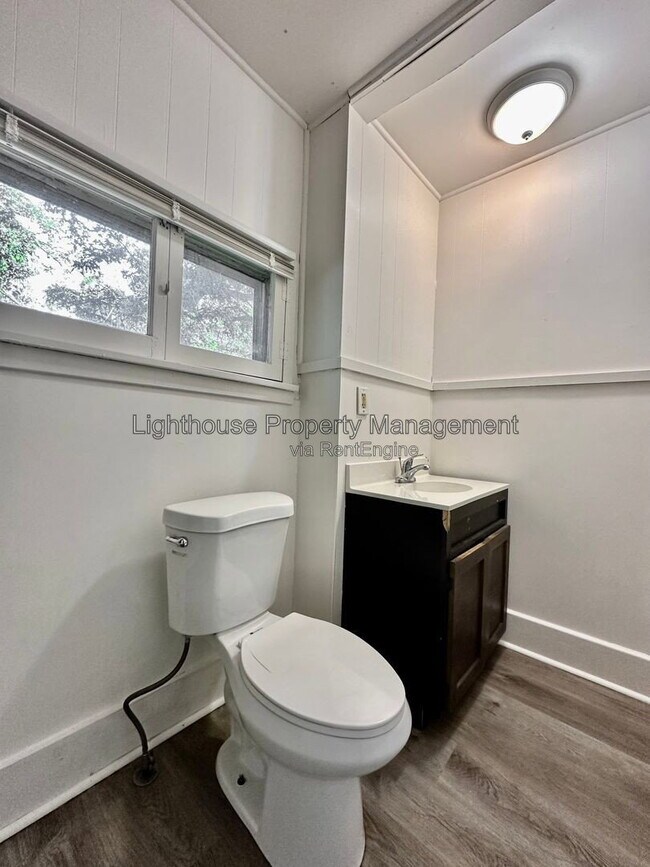 Building Photo - 2528 Hoyt St