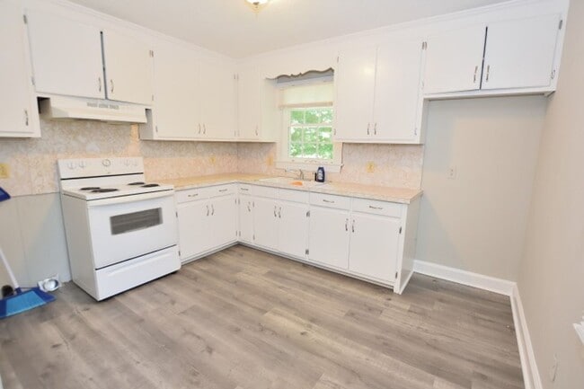 Building Photo - 608 E Cockrell St