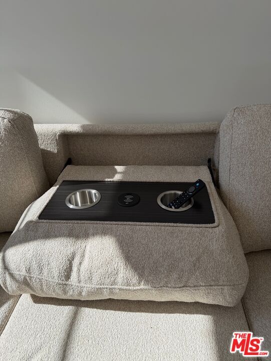 Building Photo - 602 N Maple Dr