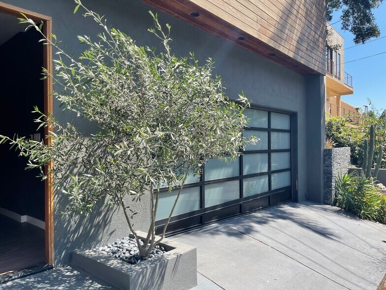 Building Photo - Live in the 90210! Stunning Modern Newly Renovated 2 Bedroom plus bonus room home in Beverly Hills!