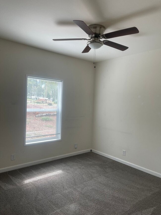 Building Photo - 3bed 2bath + bonus room, natural landscaping, Split Floor Plan Lower Magalia Paradise Pines